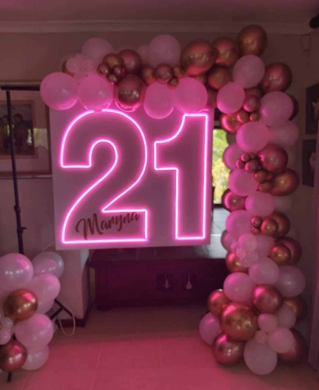 21 Neon LED sign with a beautiful balloon garland